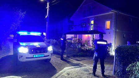 POHVALA ZA POLICAJCE IZ KRAGUJEVCA Za 11 minuta od prijave uhapsili pomahnitalog Valjevca koji je pucao iz automatske puške