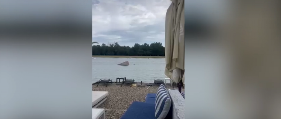 GRUNULA KIŠA U BEOGRADU! Pljusak "rashladio" posetioce Ade Ciganlije, evo gde se danas očekuju PLJUSKOVI SA GRMLJAVINOM (VIDEO)