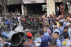 HASAN GLEDAO KAKO MU AVION UBIJA DRUGA Desetine mrtvih nakon pada letelice na školu u Bangladešu: "Poginuo je pred mojim očima" (FOTO)