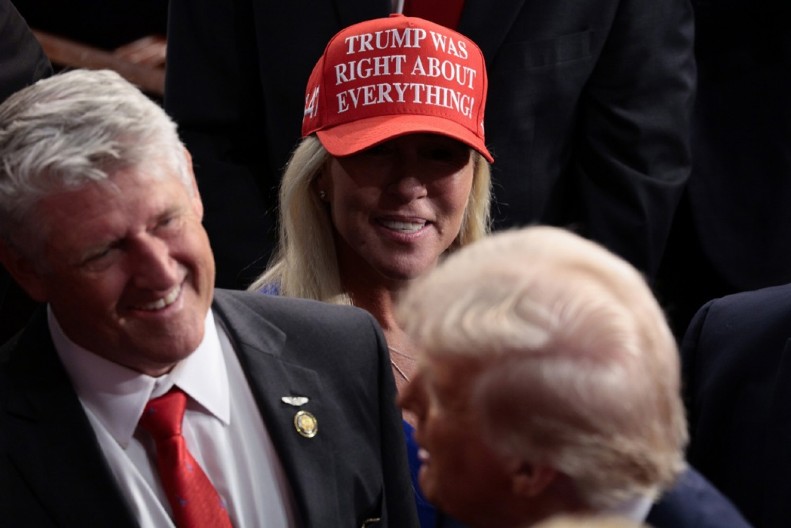 BRAVO, UKRAJINCI! Republikanka pozvala na SVRGAVANJE Zelenskog nakon masovnih protesta(VIDEO)