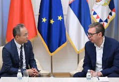 VUČIĆ SA AMBASADOROM KINE Predsednik istakao važnost kineskih investicija u Srbiju, pa uputio poruku Si Đinpingu