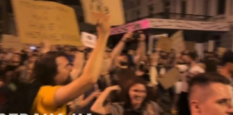 "KO NE SKAČE, TAJ JE RUS" Demonstranti u Kijevu skandiraju uzvike iz 2014. godine (VIDEO)