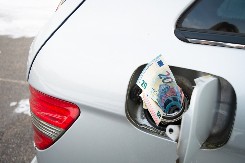 POJEFTINILO GORIVO! Ovo su nove cene benzina i dizela