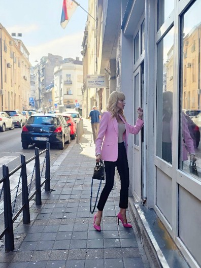 NAŠA GLUMICA POLOMILA OBE RUKE! Hitno je operisana: "Čuo se zvuk pucanja kostiju!"