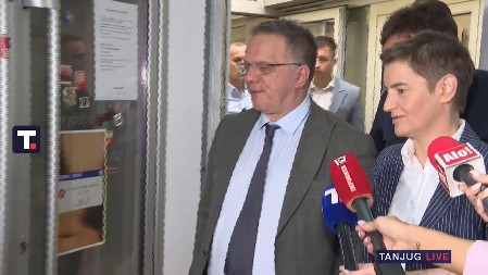 "BLOKADERI SU POKRALI SVE, SAMO NIJEDNU KNJIGU NISU UZELI" Ana Brnabić u SKC: Obrisali su noge o kredibilitet BU (VIDEO)