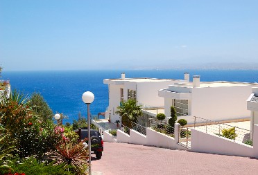 STRANCI SE OTIMAJU ZA LUKSUZNE VILE Kvadrat u Grčkoj košta i do 12.000 evra