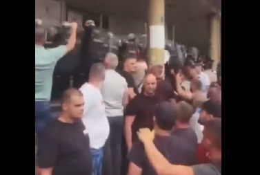 OD "MAJKE SRPSKE", PREKO "KAKO PAZAR BIJE" DO "JE** VAS ISUS U USTA" Narod besan, uloga obojene revolucije je da se destabilizuje Srbija preko Raške