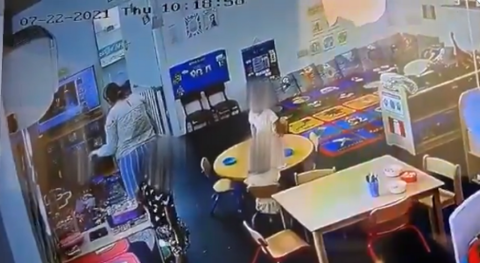 VASPITAČICE ZVERSKI ZLOSTAVLJALE DECU, KAMERE ZABELEŽILE UŽAS Deca imala modrice, jednoj devojčici curila KRV IZ NOSA (VIDEO)