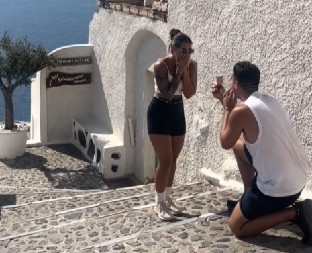 TRENUTAK ZA PAMĆENJE PRETVORIO SE U TOTALNI HAOS Prosidba iz snova prekinuta na najgori mogući način, ljudi se valjaju od smeha! (VIDEO)