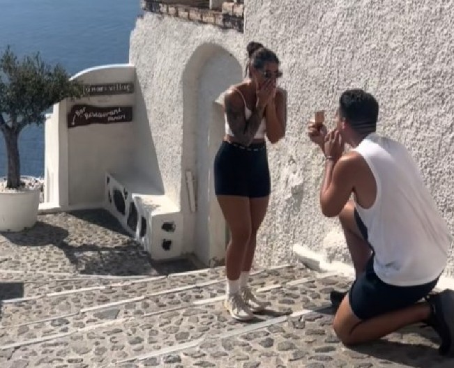 TRENUTAK ZA PAMĆENJE PRETVORIO SE U TOTALNI HAOS Prosidba iz snova prekinuta na najgori mogući način, ljudi se valjaju od smeha! (VIDEO)