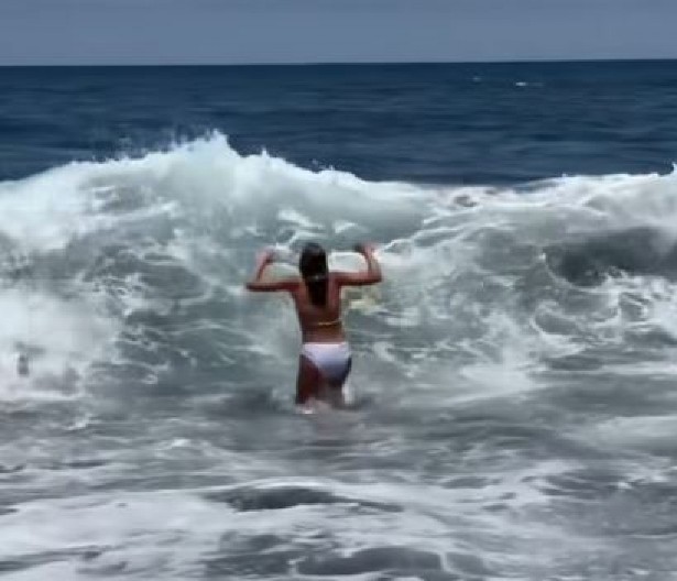 UŽAS NA PLAŽI U HANIOTIJU Srbi objavili snimak iz Haniotija – vetar, gromovi i talasi u sekundi