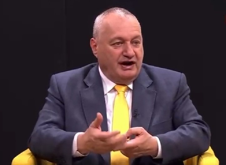 NARODE, DA LI JE OVO NORMALNO? Milivojević zalutao na čelo nekad ozbiljne stranke - ne valja mu narod, sad mu ne valja ni sprej!? (VIDEO)