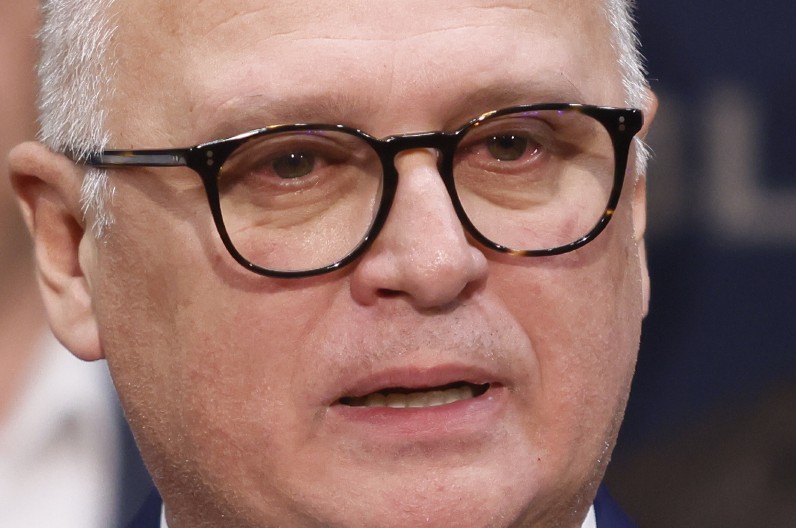 HITNO OPERISAN GORAN VESIĆ