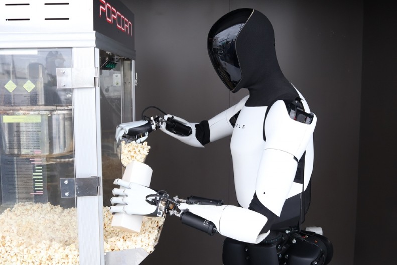 KRAJ ERE LJUDI NA POSLU? Robotima pripadaju fabrike, dostava, čak i masaže