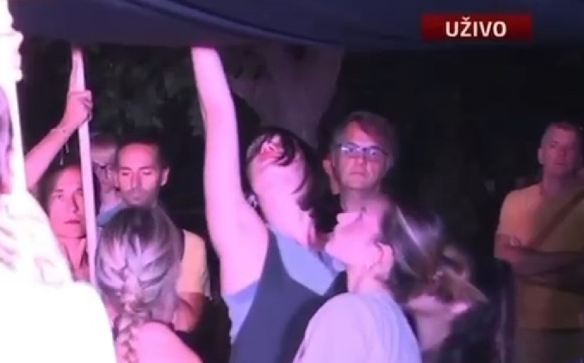 SEKTAŠKA ŽURKA U NOVOM SADU! Dok pričaju o žrtvama poturaju sektašku agendu - tako su uništili i SKC!