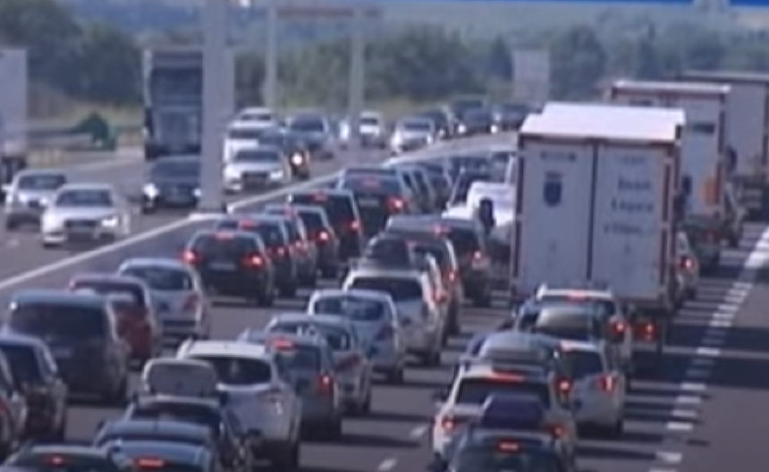 SAMO NA AUTO-PUTU KOLONA VOZILA JE DUGA 700 KILOMETARA "Crna subota" pogodila Francusku