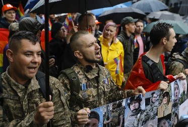 UKRAJINSKI LGBT VETERANI IZAZVALI LAVINU REAKCIJA Prokomentarisali i Rusi (FOTO)