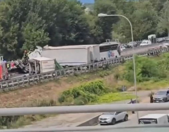 HOROR NA AUTO-PUTU! Poginula ekipa Hitne pomoći i pacijent!