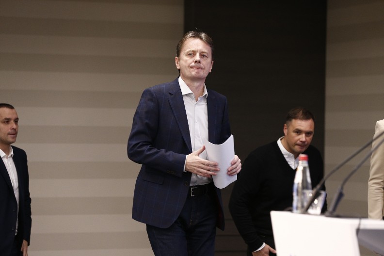 PROBUDIO SE DARKO GLIŠIĆ: Ministar u svesnom stanju