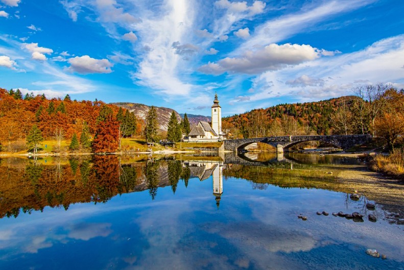 STARIJI RADNICI DOBIJAJU SLOBODAN PETAK, KRAĆE RADNO VREME I VEĆA PLATA! Revolucija rada u Sloveniji