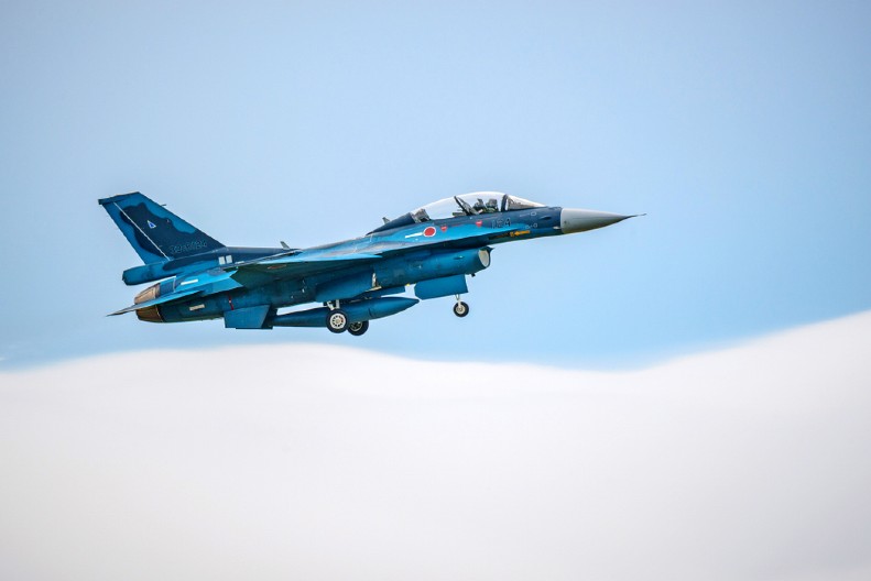 SRUŠIO SE AVION JAPANSKIH VAZDUHOPLOVNIH SNAGA! Lovac F2 pao kod obale