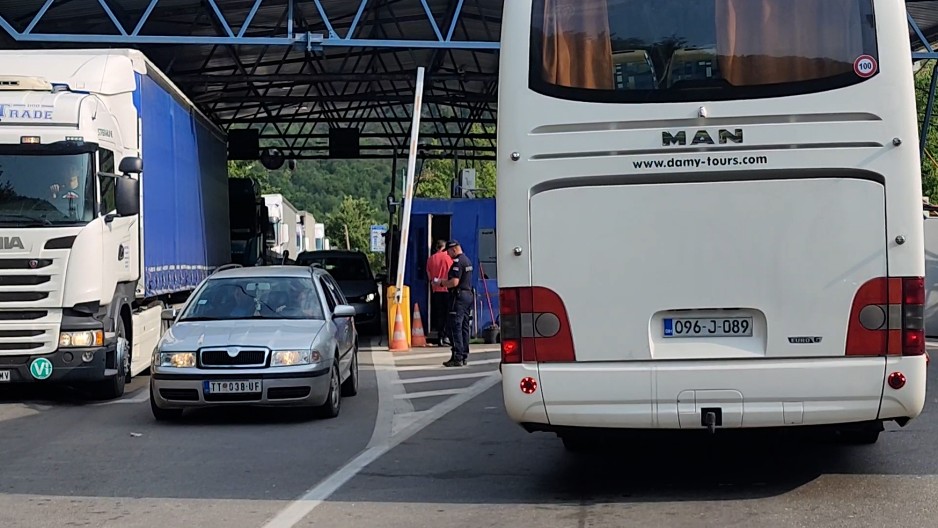 NA KiM UHAPŠEN POLICAJAC IZ NOVOG PAZARA! Odmah sproveden u službene prostorije