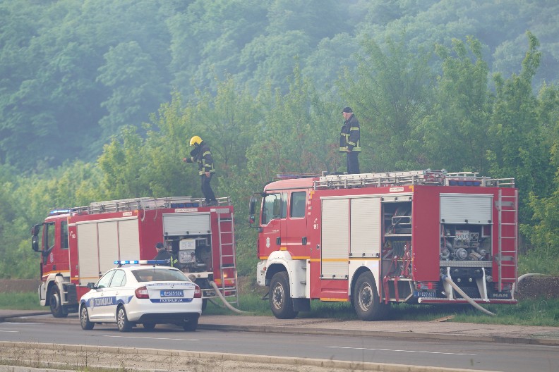 VELIKI POŽAR U NIŠU Goreo magacin sa prehrambenom robom