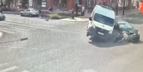 JEZIV SUDAR U ČEREPOVCU, IMA POVREĐENIH! Automobilom pokošeno 5 osoba! (VIDEO)