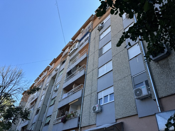 JEZA U ČAČKU  Komšije osetili, nesnosni miris, reagovala policija koja je pronašla telo u fazi raspadanja