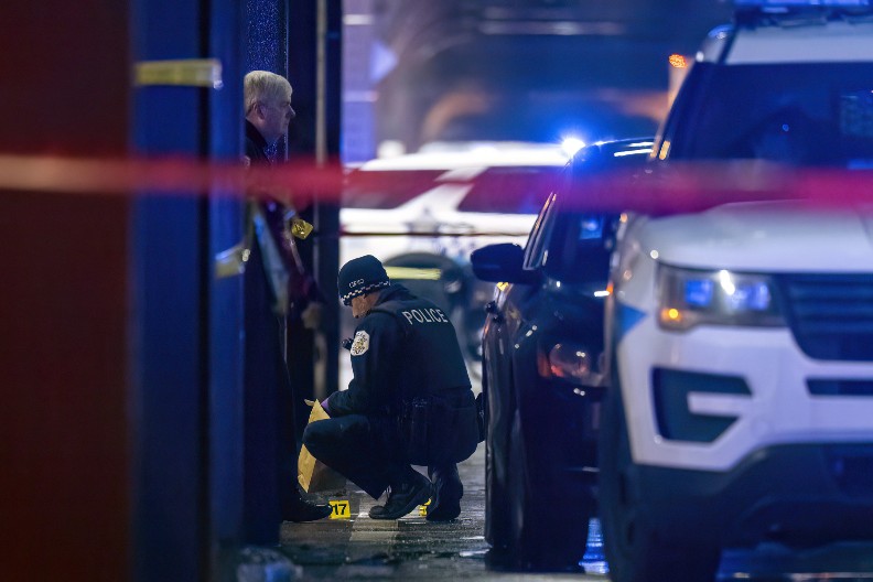 PUCNJAVA U NJUJORKU Tinejdžer otvorio vatru, troje ljudi ranjeno!