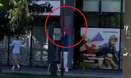 ANTISRPSKI I USTAŠKI! Pogledajte kako su zgubidani blokaderi prekrečili srpsku zastavu u Novom Sadu!