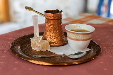 KOLIKO ŠOLJICA KAFE SMETE POPITI DNEVNO? Šta može da se desi kada preterate sa kofeinom?