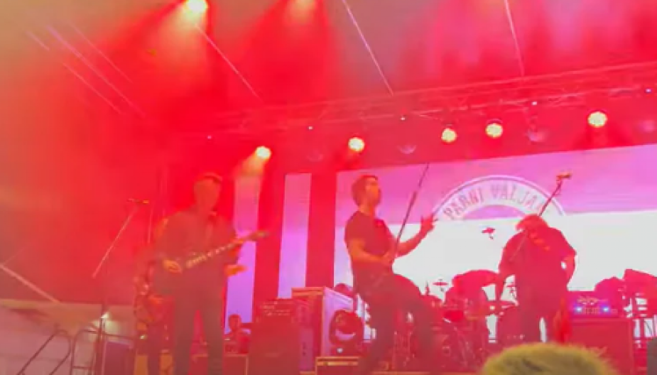 HITNO PREKINUT KONCERT PARNOG VALJKA U HRVATSKOJ! Pevač pao sa bine i završio u bolnici