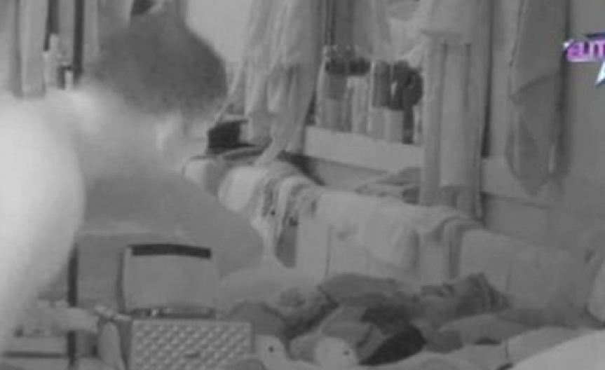 NEPRIJATNA SCENA U ELITI 8 Vrela akcija Jelene i Uroša uzdrmala sve, Ivan Marinković ih uhvatio na delu, svi bruje o njegovoj reakciji