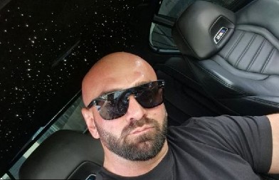 EVO KAKO SE BAKIĆ HVALIO LUKSUZNIM ŽIVOTOM PRE HAPŠENJA! Besni automobili i skupa putovanja