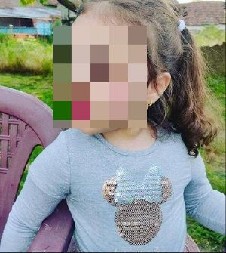 MAJKA VIKALA "GDE MI JE DETE", A DEVOJČICA PREMINULA PRIKLJEŠTENA ISPOD AUTOMOBILA Stravična nesreća u Melencima, porodica neutešna