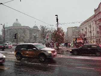 GREŠKA KOJA ĆE VAS STAJATI I DO 18.000 DINARA Vozači masovno ovo rade po snegu, a ne znaju da je zabranjeno