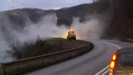 ZAPALIO SE AUTOBUS PUN PUTNIKA! Opšti haos na magistralnom putu!