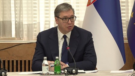 VUČIĆ SE OBRATIO NA SEDNICI VLADE "U kojoj zemlji na svetu je dozvoljeno da izvode decu iz škola na ulice?" (VIDEO)