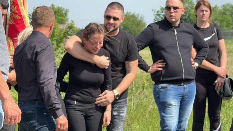 PEVAČICU JURE ZA NOVAC NAKON SMRTI MUŽA Sa groblja otkrila kroz kakvu dramu prolazi: Nemaju trunke stida!