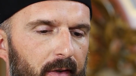 TRI PREVREMENO ROĐENE BEBE PREŽIVELE HVALJENIM BLAGOSLOVOM SVEŠTENIKA Sve je počelo kada je jedna majka zatražila molitvu za svoje dete ( VIDEO)