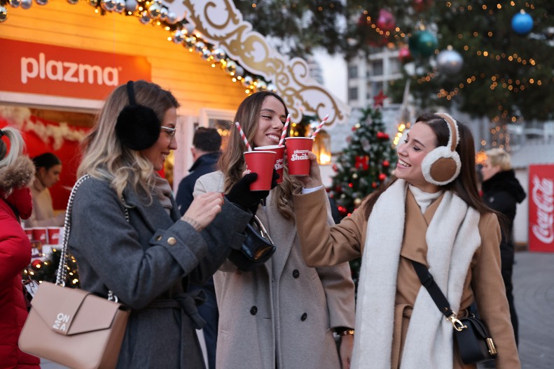 PRAZNIČNA HUMANITARNA SARADNJA Plazma i Novak Đoković Fondacija zajedno na Zimskoj bajci