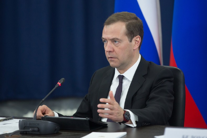 NATO OFICIRI METE RUSIJE? Medvedev: Legitimno