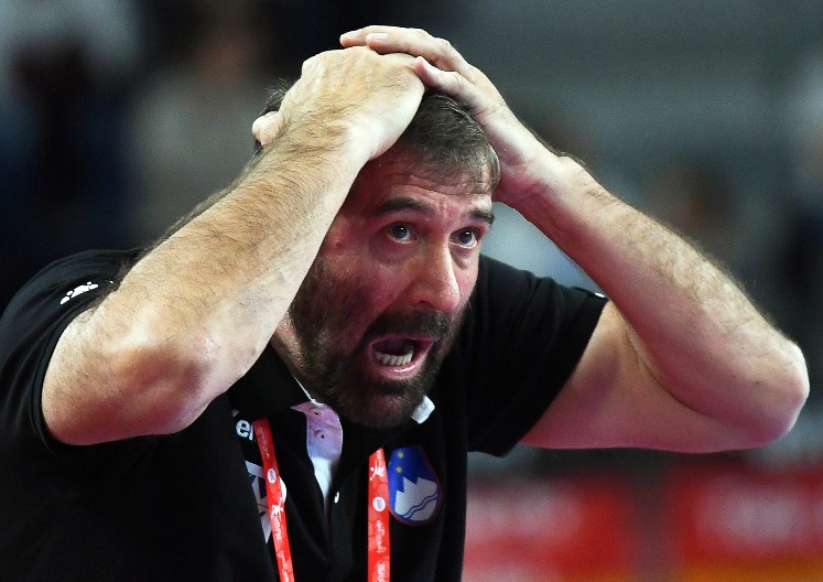 LEGENDARNI SRPSKI REPREZENTATIVAC ODGOVORIO CRNOGORSKOM TRENERU "Ti si više kockar nego čovek, na himnu "Bože pravde" si izlazio iz hale