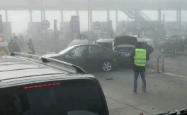 LANČANI SUDAR KOD STARE PAZOVE  Magla napravila karambol na putu (FOTO)