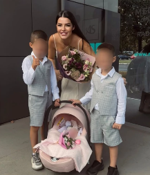 ANA RAJKOVIĆ POSEBNOM PRILIKOM STIGLA U BEOGRAD Objavila snimak, sinovi u prvom planu (VIDEO)