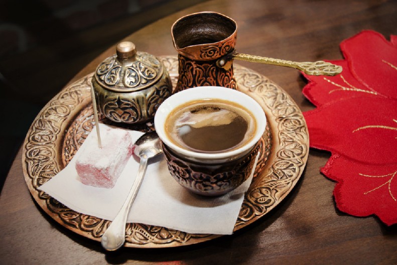 AKO OVAKO KUVATE DOMAĆU KAFU, UNIŠTAVATE JOJ UKUS Srbi masovno prave grešku svakog jutra - evo kako da bude savršena!