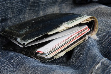 OSTAVIO NOVČANIK SA 400.000 EVRA U KAFIĆU Kad je shvatio ŠTA se desilo, poslao je OVU poruku gazdi lokala (FOTO)