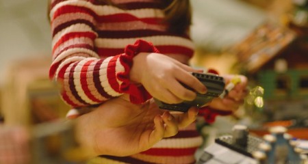 OVO SU DOS-OVCI ZABRANILI SNS-U Vrhunac licemerja - ne sme maloletno dete u spotu , a pogledajte ŠTA danas rade!