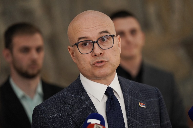 VUČEVIĆ: ĐILAS APSOLUTNI KRIVAC ZA INCIDENT "On ne vlada sobom, a kandiduje sebe za najvažnije mesto u državi"